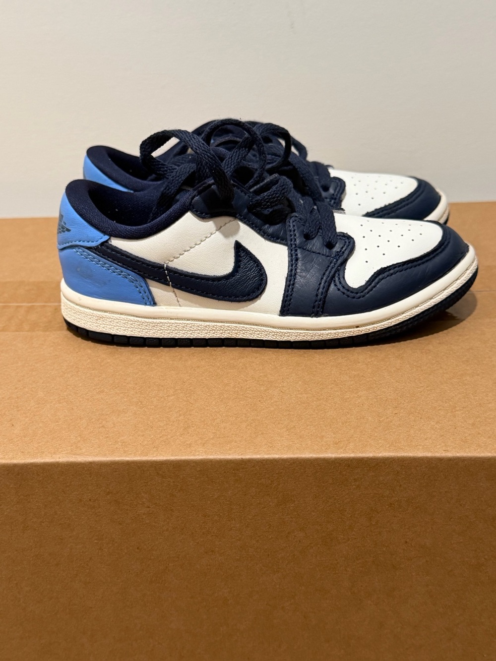 Nike Kids Air Jordan 1 retro Navy & Light Blue Low-Top Sneakers Size 10